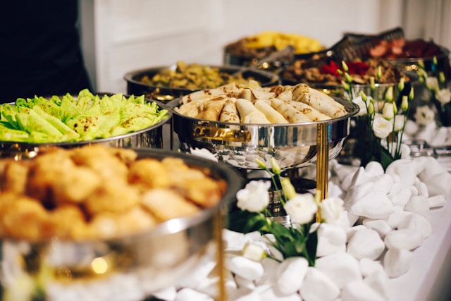Gør festplanlægningen nem med professionel catering til enhver anledning